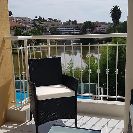 Pleasant Bright - And Pool View 아파트 르까네
