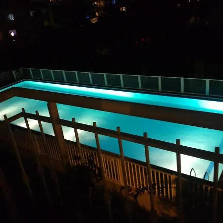 Pleasant Bright - And Pool View 아파트