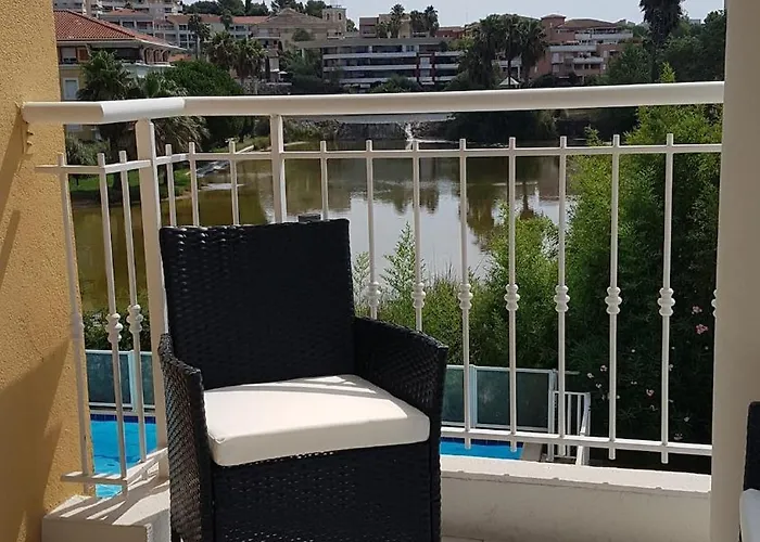 Pleasant Bright - And Pool View Apartment Le Cannet