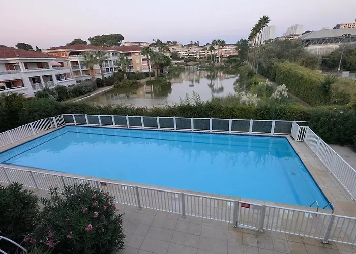 Apartment Pleasant Bright - And Pool View Le Cannet