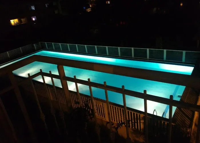 Pleasant Bright - And Pool View Apartment